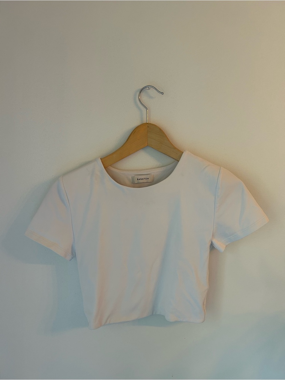 Aritzia Babaton Original Contour Crew Cropped T-shirt - White - Picture 2 of 6